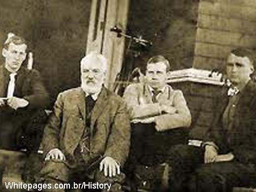 Alexander Bell, inventor of the phone and his young friends Casey Baldwin, John Mc Curdy and Thomas Selfridge